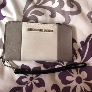 Michael Kors wallet/wristlet